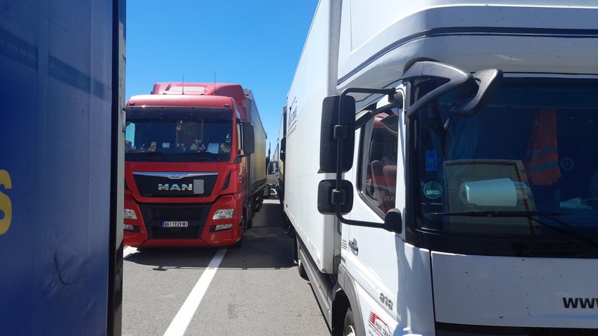 Kamiondžija ponestaje hrana i voda