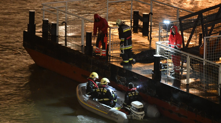 Dunai hajóbaleset: nem tudnak lemerülni a mentésben részt vevő búvárok