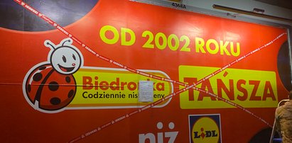 Do czego to doszło? Wojna Lidla z Biedronką. Tak potraktowano bilbordy sieci