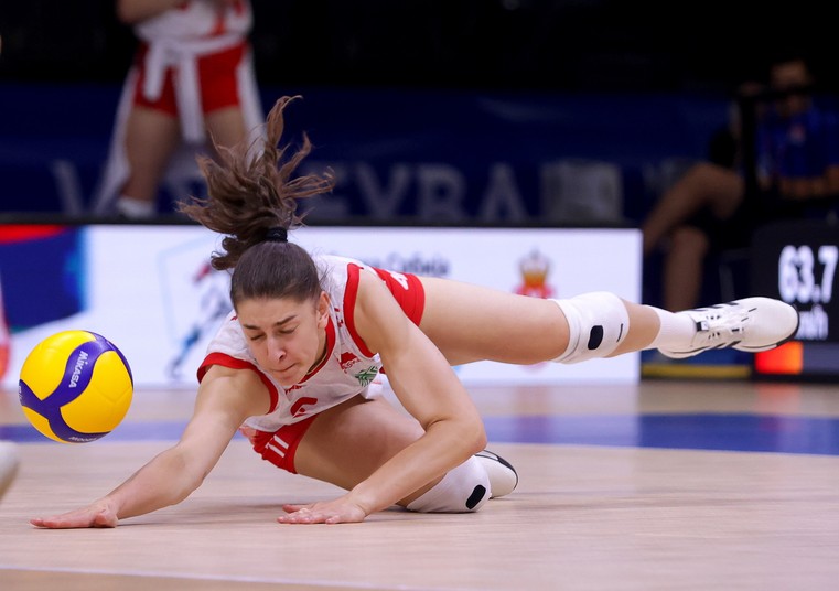 "Złotkom" Andrzeja Niemczyka kibicowała cała Polka. Teraz trzymamy kciuki za dziewczyny dowodzone przez Stefano Lavariniego. Polskie siatkarki od dłuższego czasu robią stałe postępy, czego dowodem są wyniki w tegorocznych rozgrywkach Ligi Narodów
