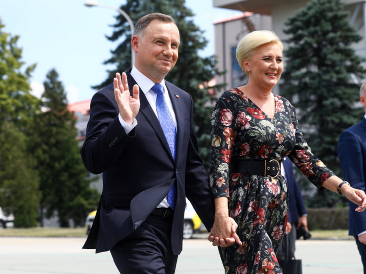 Agata Kornhauser-Duda i Andrzej Duda po przylocie do Madrytu na szczyt NATO.
