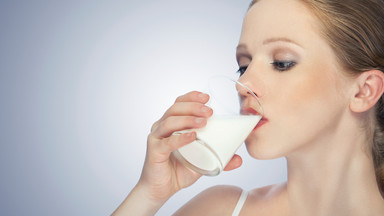 Chude mleko chroni kobiety przed gonartrozą (chorobą zwyrodnieniową stawów kolanowych)