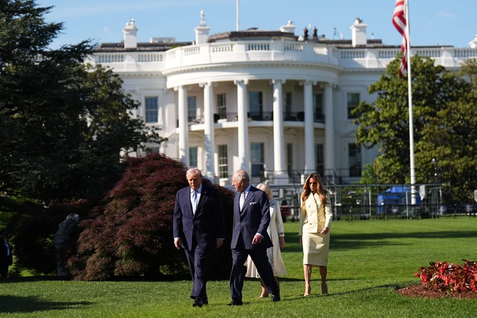 Melanija i Donald Tramp sa Čarlsom III i Kamilom 