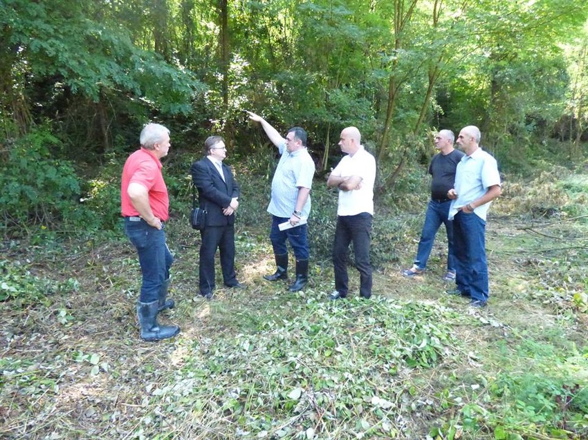 Trstenik avgusta 2016: Predstavnici produkcijske kuće i opštine Trstenik na lokaciji u Popini gde je trebalo da se snima