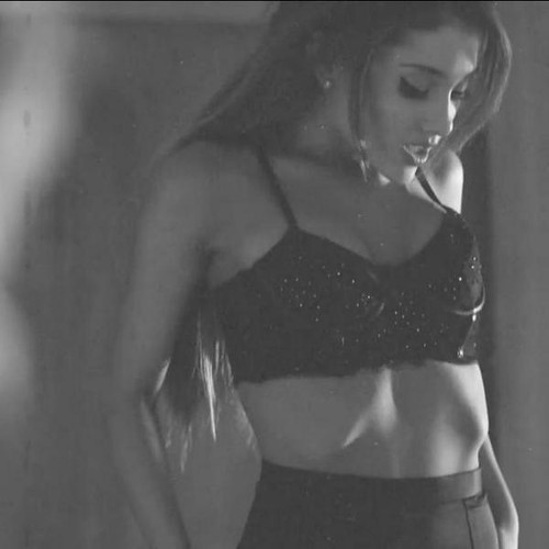 10 najbardziej rozebranych gwiazd muzyki 2014: Ariana Grande