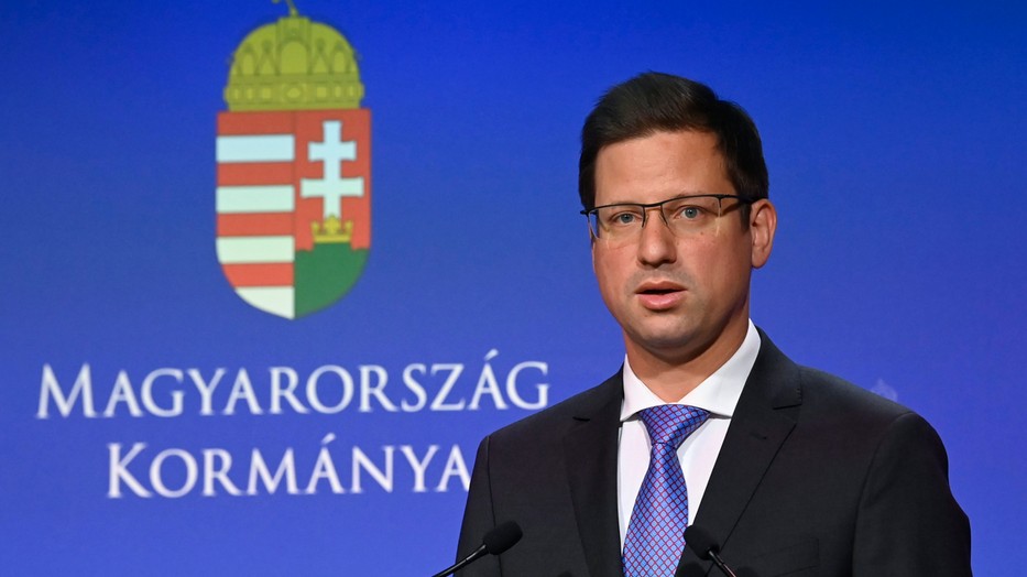 Gulyás Gergely Miniszterelnökséget vezető miniszter ismerteti a kormány legújabb döntéseit / Fotó: MTI/Kovács Tamás