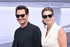 MIRKA I FEDERER pokorili Pariz: Ona nosi ŠLIC DO INTIMNE ZONE! Popravila stil, ali KIČ I DALJE ŽIVI - HIT SNIMAK čuvenog para koji nikada nije bio ovako usklađen