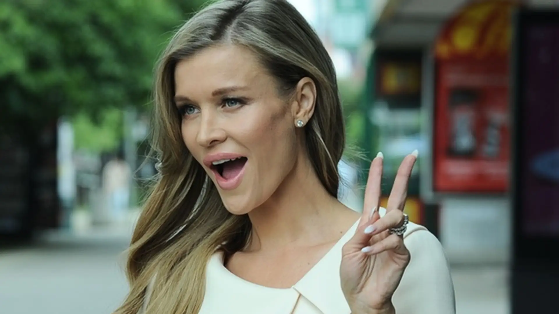 Ciężarna Joanna Krupa na planie Top Model. Oczywiście wygląda hipnotajzing