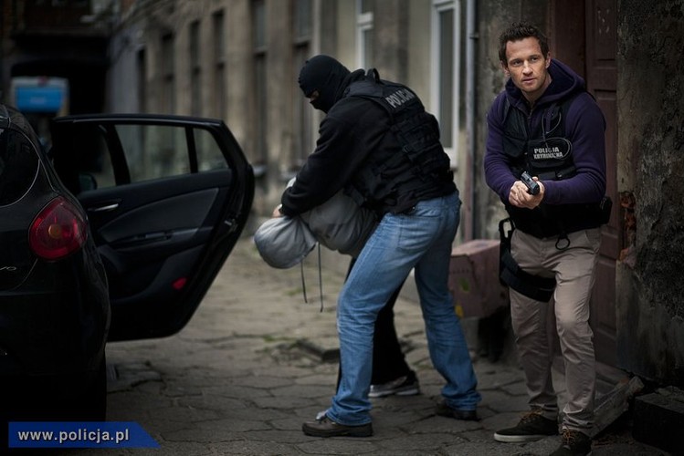 Charytatywny kalendarz policyjny. Gwiazdy pomogą Fundacji Pomocy Wdowom i Sierotom po Poległych Policjantach. ZOBACZ SZCZEGÓŁY >>>