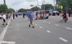 Furgonetka wjechała w uczestników Parady Równości na Florydzie. Jedna osoba zginęła [WIDEO]