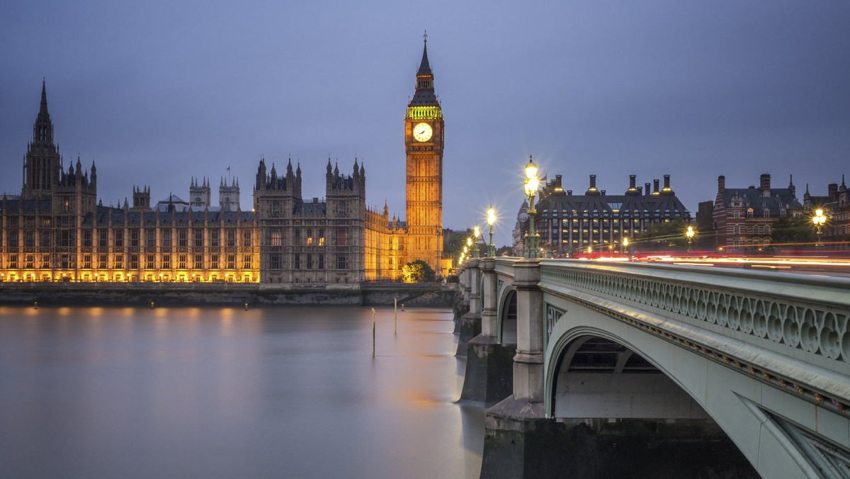 Londyńska rada miasta wprowadziła szereg nowych zakazów, wywołując tym falę oburzenia mieszkańców - podaje "Evening Standard". Wśród "przestępstw" znalazło się m.in. gromadzenie się ludzi w niektórych miejscach publicznych.