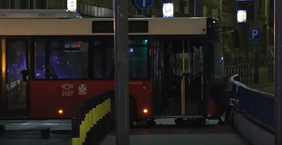 Autobus udario u zaštitnu ogradu na Brankovom mostu