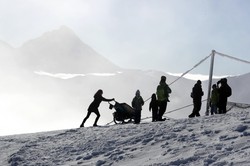 Pierwszy śnieg na Kasprowym Wierchu i w Beskidach. GOPR ostrzega: Warunki turystyczne są trudne