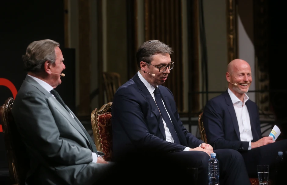Mark Valder je moderirao diskusiju Gerharda Šredera i Aleksandra Vučića