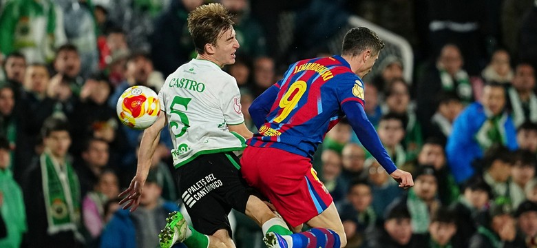 Barcelona w ćwierćfinale Pucharu Hiszpanii. Lewandowski zaczął mecz na ławce rezerwowych