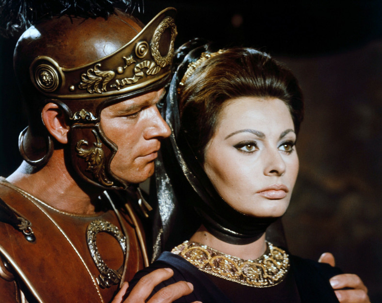 Sophia Loren i Stephen Boyd w filmie "Upadek Cesarstwa Rzymskiego" z 1964 r.