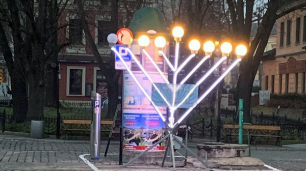 Chanuka to radosne święto rodzinne. Upamiętnia cud, który nastąpił po odzyskaniu Świątyni Jerozolimskiej sprofanowanej przez wojska syryjskie