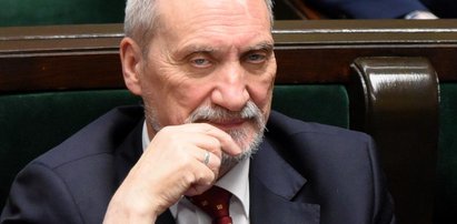 Macierewicz zabrał głos sprawie, która wywołała skandal