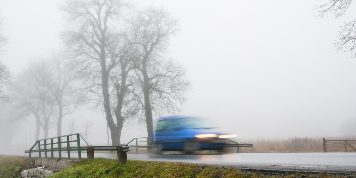 Prognoza pogody: IMGW ostrzega przed gęstą mgłą