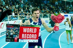 Jakob Ingebrigtsen pobił halowy rekord świata w biegu na 1500 m