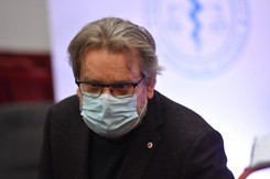 Pinkas: Dezinformacja bardziej zakaźna niż Omikron