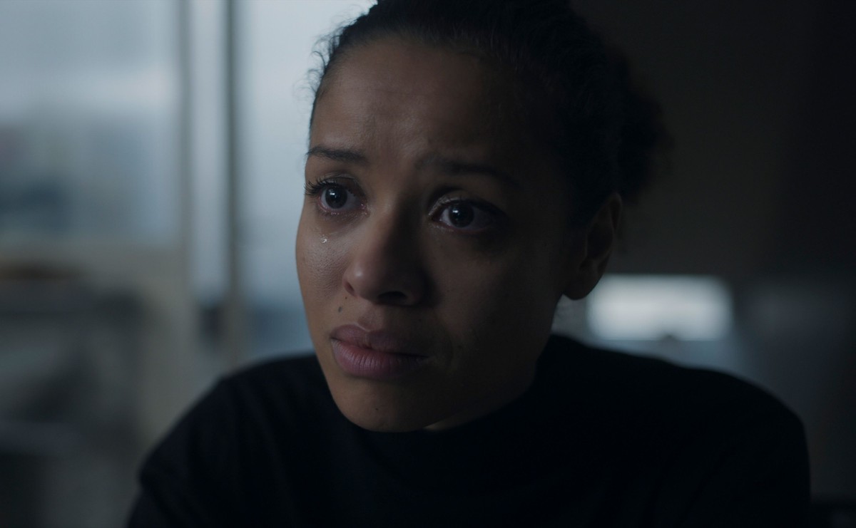 Gugu Mbatha-Raw w ósmym i finałowym odcinku drugiego sezonu serialu "Spod powierzchni"