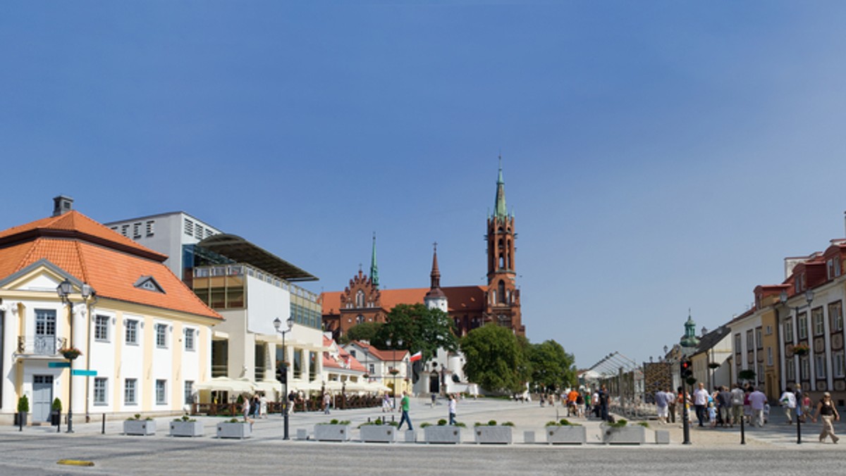 Gdzie znajdował się żydowski teatr Habima, w jakim stylu wybudowano Wielką Synagogę oraz kim był Ludwik Zamenhof - dowiedzą się uczestnicy dzisiejszego spaceru z zagadkami po miejscach związanych ze społecznością żydowską w Białymstoku.