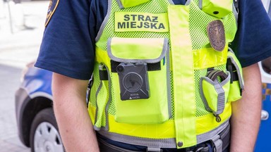 Straż miejska opublikowała zdjęcie mężczyzny. "Nagus". Burza w komentarzach 