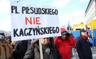 'Tu wolna jest Warszawa'. Protest przeciw budowie pomnika ofiar katastrofy smoleńskiej