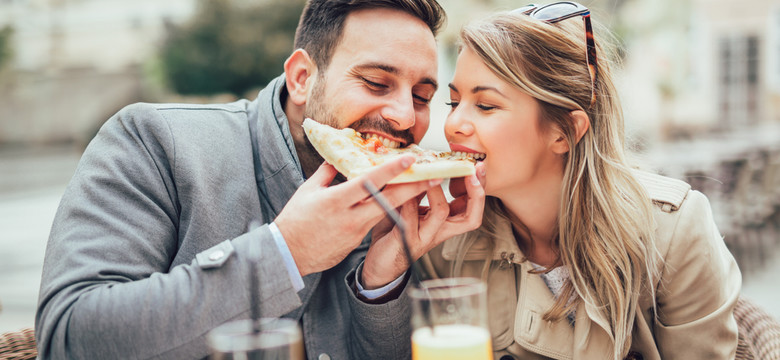 Gofry, lody, rybka z frytkami i szwedzki stół - Polacy lubią zjeść na urlopie. Wrócą ciężsi nawet o 3 kg