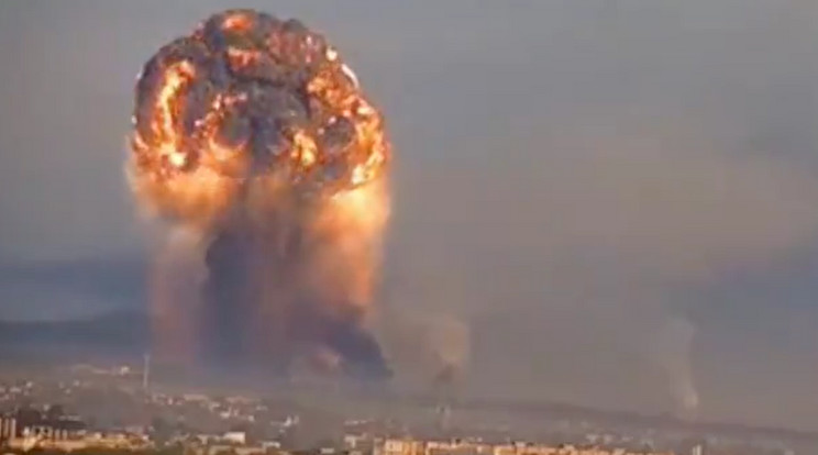 A robbanás olyan nagy erővel történt, hogy Magyarországon a mérőműszerek földrengésként észlelték / Fotó: Twitter