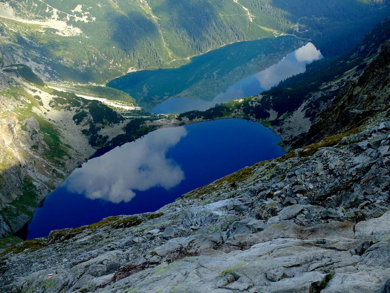 Czarny Staw pod Rysami i Morskie Oko widziane ze szlaku na Rysy