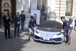 Policyjne Lamborghini? Takie rzeczy tylko we Włoszech [ZDJĘCIA]