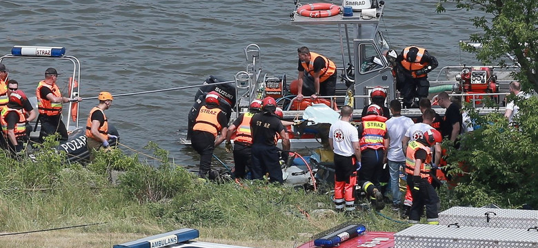 Pilot samolotu, który spadł do rzeki podczas pokazów lotniczych w Płocku nie żyje. Komisja przeprowadziła wstępne oględziny wraku Jaka-52