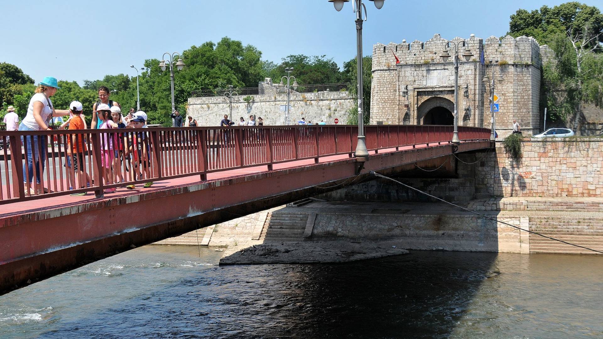 Kampanja beogradske Filološke gimnazije uvredila ljude sa juga Srbije zbog padeža, sada se izvinjavaju