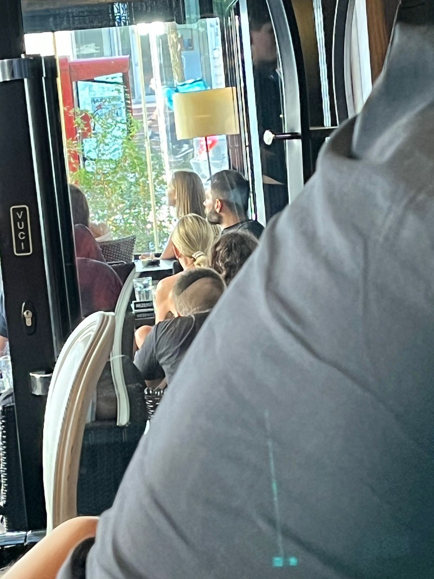 Zoran Pajić gleda utakmicu