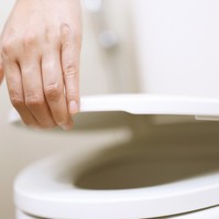 Sötétlő, rossz szagú vizelet: ez a betegség is okozhatja