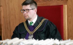 Jednak zeznał nieprawdę? "Super Express" atakuje sędziego Łączewskiego