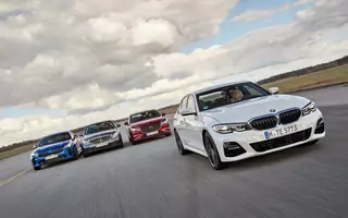 Porównanie: Kia Stinger, Mazda 6, Mercedes klasy C i BMW serii 3