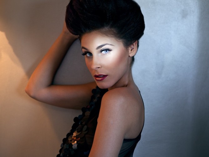 Wyrazisty makijaż na Andrzejki 2011 i nie tylko - propzycje z jesiennej kolekcji Lash Book Nouveau Lashes.