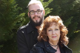 On je imao 17, a ona 70 godina kada su se upoznali na sahrani i 20 dana kasnije venčali