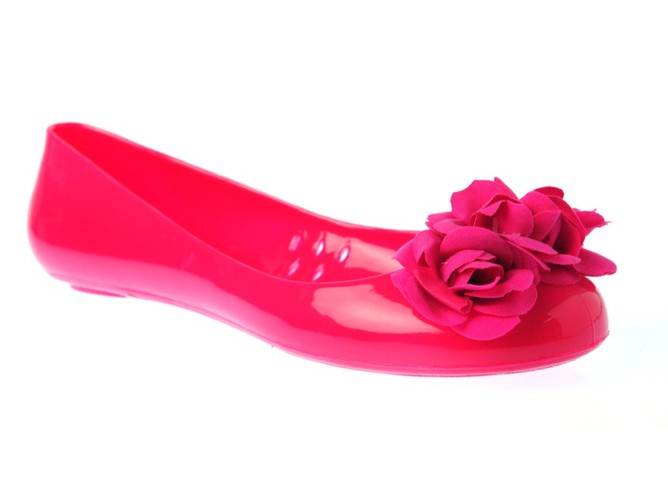 Wiosną i latem 2011 bez plastiku na stopie ani rusz! Propozycje z oferty EBUTY