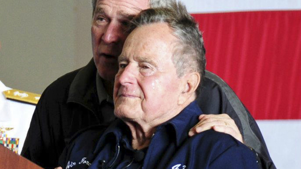 Były prezydent USA, 88-letni George H. W. Bush odbywa leczenie w Szpitalu Metodystycznym w Houston w związku z powikłaniami bronchitu, a jego stan jest stabilny - poinformował w czwartek szpital.