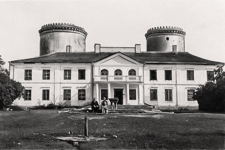 TAK MIESZKAŁA POLSKA ARYSTOKRACJA. Rezydencje w starej fotografii