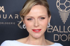 "GREJS KELI JE OŽIVELA! Liči na SVEKRVU kao da joj je ĆERKA": Princeza Šarlin sinoć u Parizu sve ostavila bez daha - obukla savršenu haljinu, a njena PRIRODNA LEPOTA SIJA