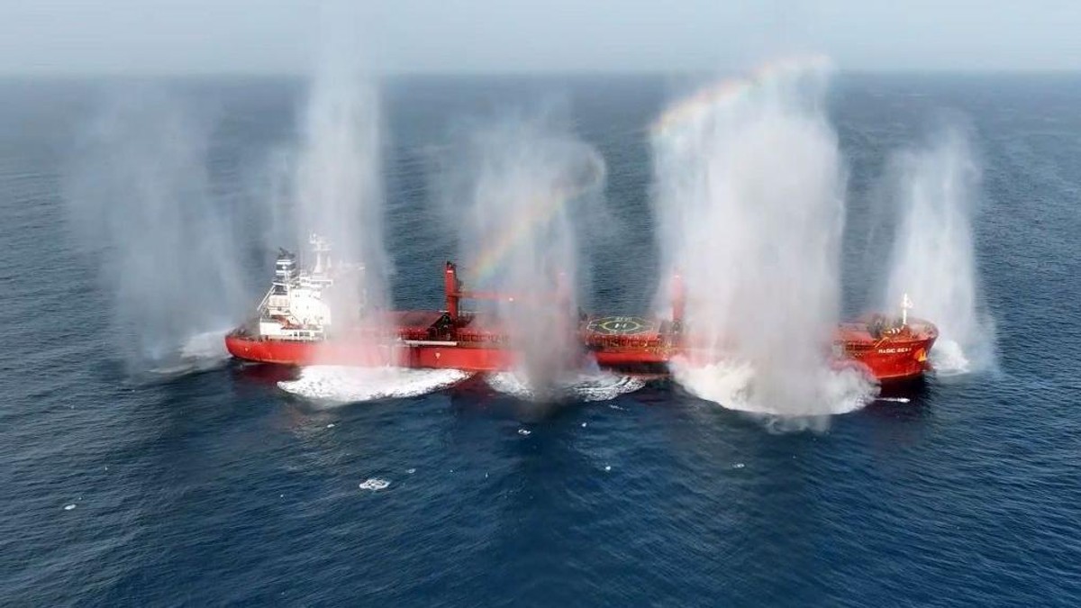 Huti su napadali brodove u Crvenom moru tokom izraelskog rata u Gazi, što je prepolovilo saobraćaj na morskom putu kojim se doprema deo nafte | Foto: HOUTHIS MILITARY MEDIA CENTER/HANDOUT/EPA/Shutterstock