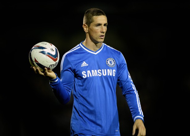 10. Fernando Torres, Chelsea - zarobił 21 mln dol. Pensja: 17 mln dol. Kontrakty reklamowe: 3 mln dol. Hiszpański napastnik, pomimo kiepskiej formy na boisku, nadal zarabia przeciętnie w Chelsea 200 tys. dol. tygodniowo. W zeszłym roku zmienił też sponsora od butów z Nike na Adidasa - Torres stał się twarzą kampanii oficjalnego sponsora Mistrzostw Świata w 2014 roku. Piłkarz ma też między innymi kontrakt reklamowy z Pepsi.