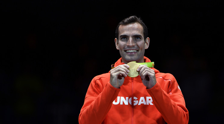 Szilágyi megvédte a címét és így kétszeres olimpiai bajnoknak mondhatja magát /Fotó: AFP