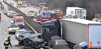 Potężny karambol na Węgrzech. Auta płonęły na autostradzie