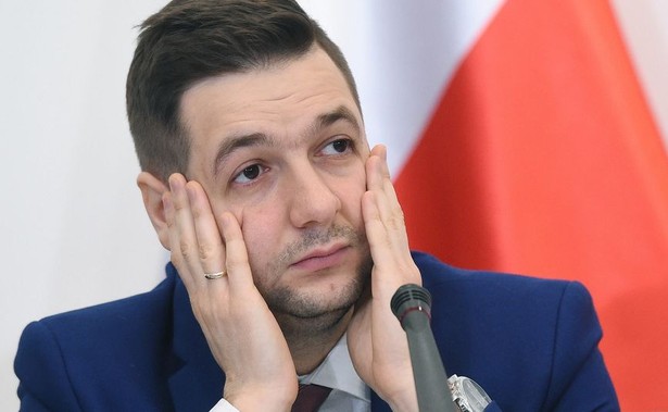 Jaki sugeruje, że nieprzychylny PiS sondaż "podprowadzono". Rzecznik PO kpi: To "hatakumba"